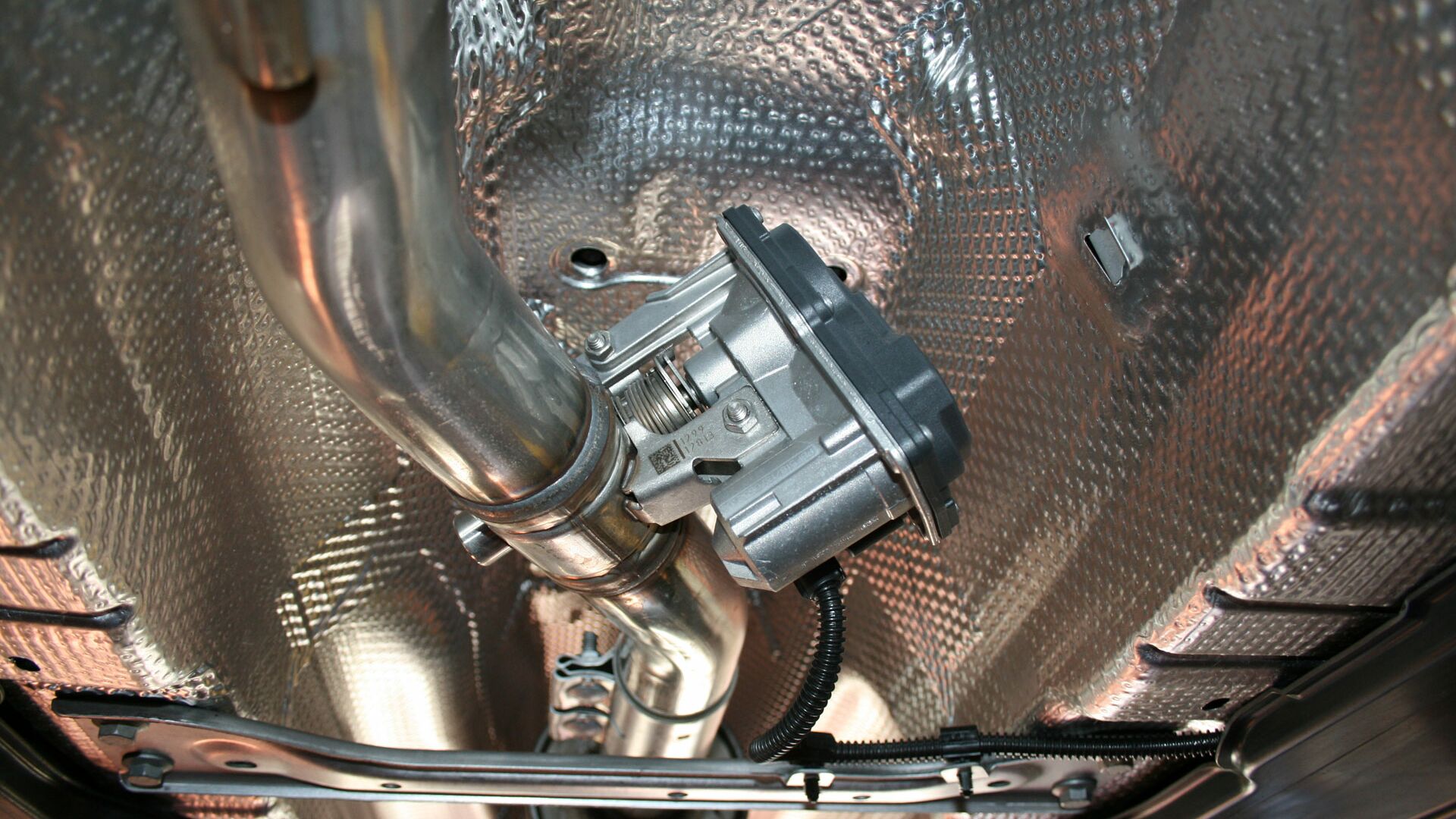 Abgasklappen-Stellmotor auf der Niederdruckseite, nach dem Partikelfilter. Bild: Gerald Schneehage
