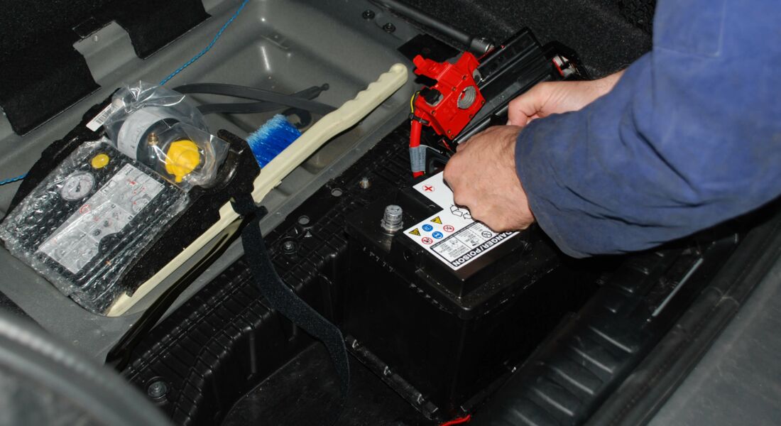 Steht der Wechsel einer Starterbatterie an, erfolgt inzwischen oft der Griff zu AGM- oder EFB-Batterie. Das hat seine Gründe